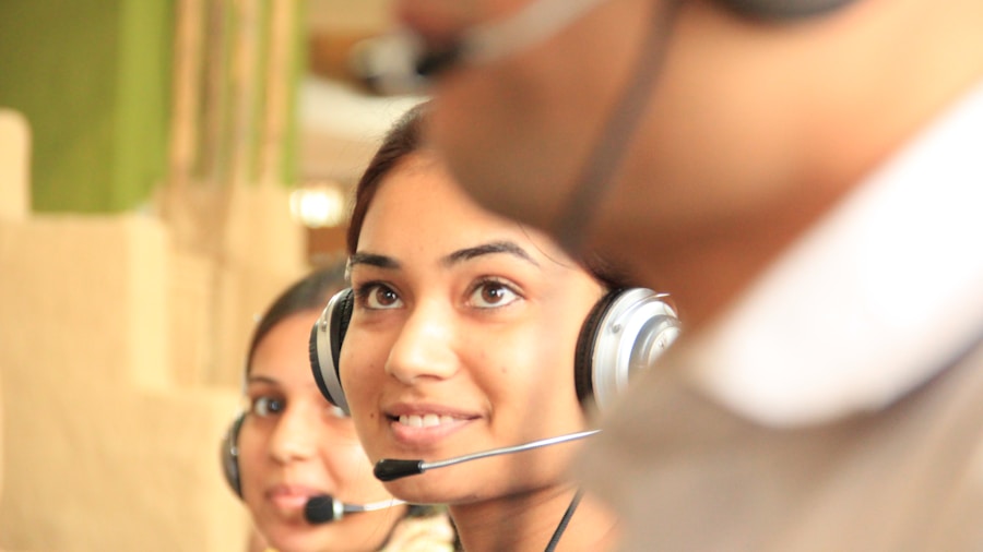 Crucial SSD Warranty Dispute Resolved: What Buyers Should Know About Replacements 1 customer service phone support representative