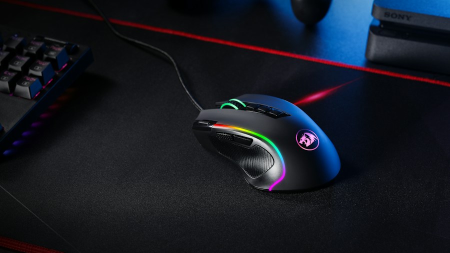 Gaming Mouse Polling Rates: What Pro Players Know That You Should Too 2 gaming mouse close-up technology