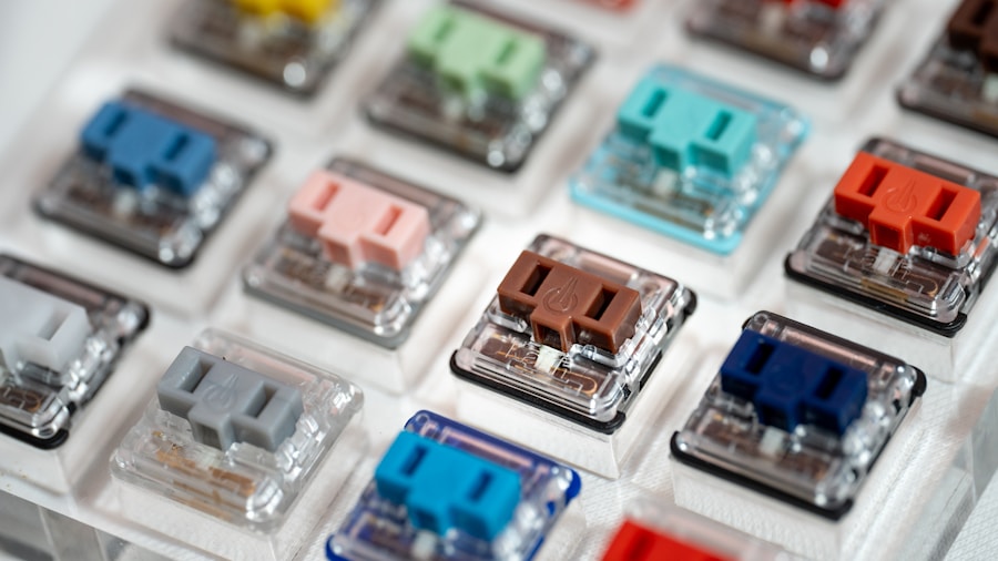 Epomaker RT100 Pro Keyboard: Upgrades, Screen Issues, and What Buyers Should Know 1 mechanical switches close-up detail