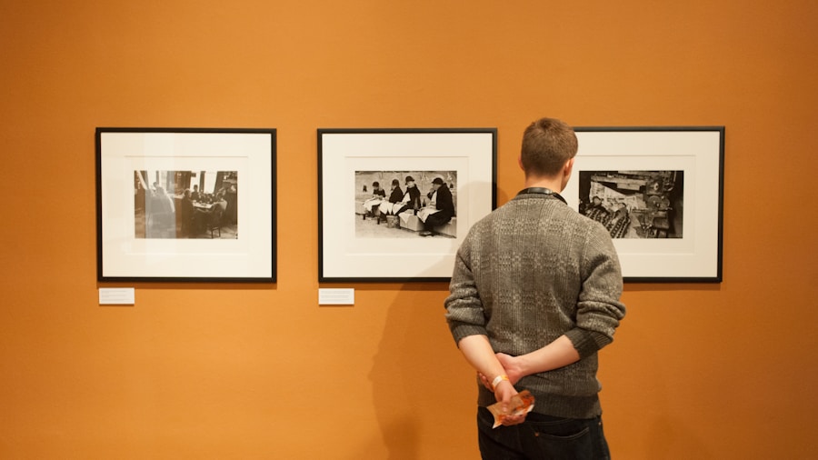 New Directional Speaker Technology Targets Sound to One Listener: What Buyers Should Know 2 museum visitor looking at display