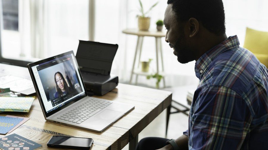 TDM Neo Headphones Launch: Hybrid Design Transforms into Speaker Mode 1 office worker on video call with headset