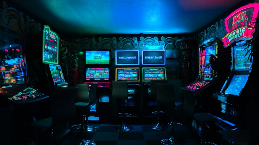 GTA 2 Gets Modern Graphics via RTX Technology What Buyers Should Know 2 retro 1990s arcade game city scene