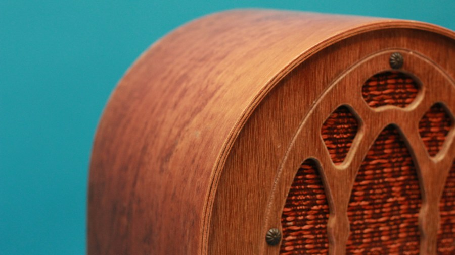 DIY Smart Speaker Project Reshapes What Budget-Conscious Listeners Should Expect 2 wooden amplifier enclosure design