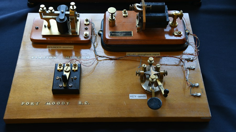 Douglas Engelbart Invented the Computer Mouse: What Modern Buyers Should Know 1 wooden prototype early computing device